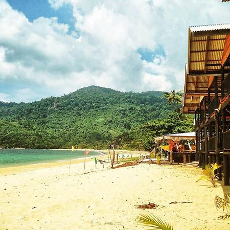 Beachfront Hut Downstairs Astra - Beach Shack Chalet Kampong Juara Экстерьер фото
