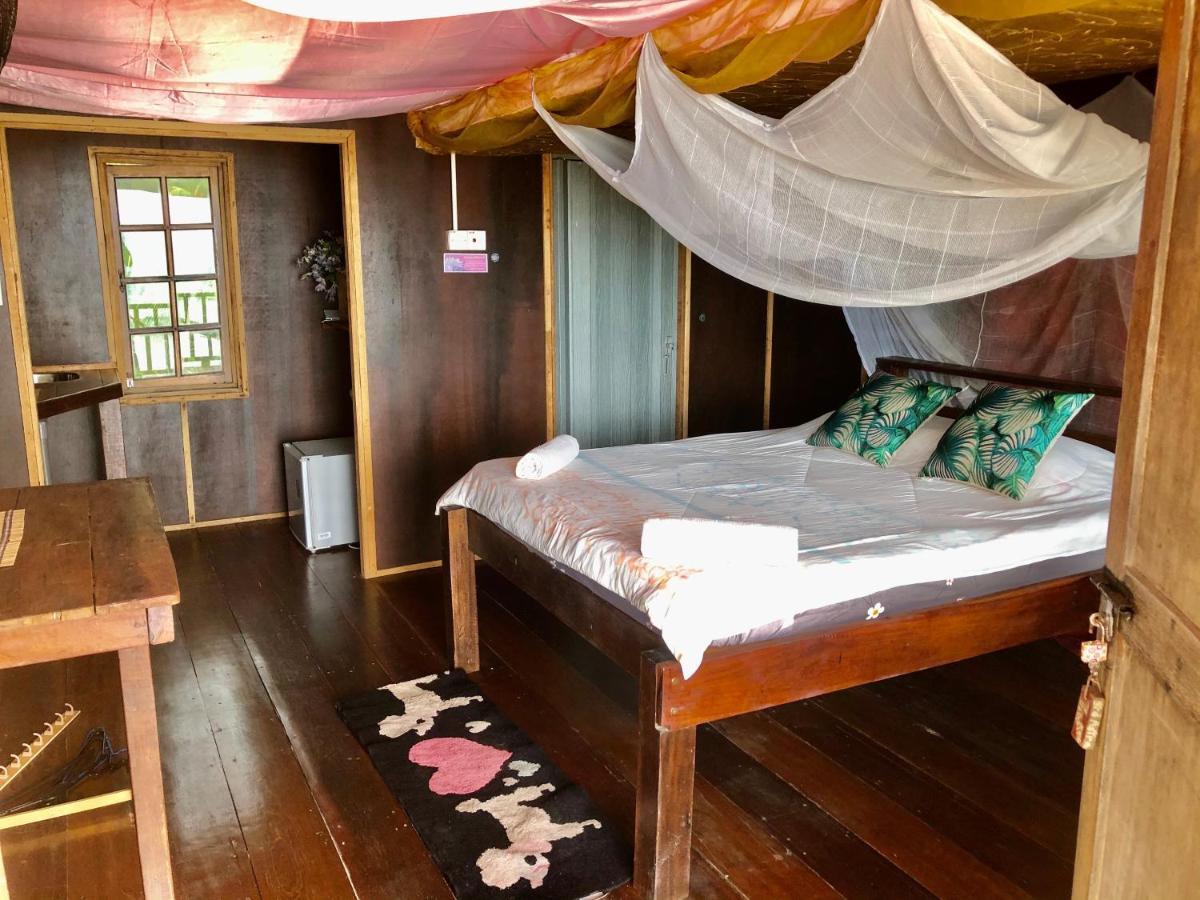 Beachfront Hut Downstairs Astra - Beach Shack Chalet Kampong Juara Экстерьер фото