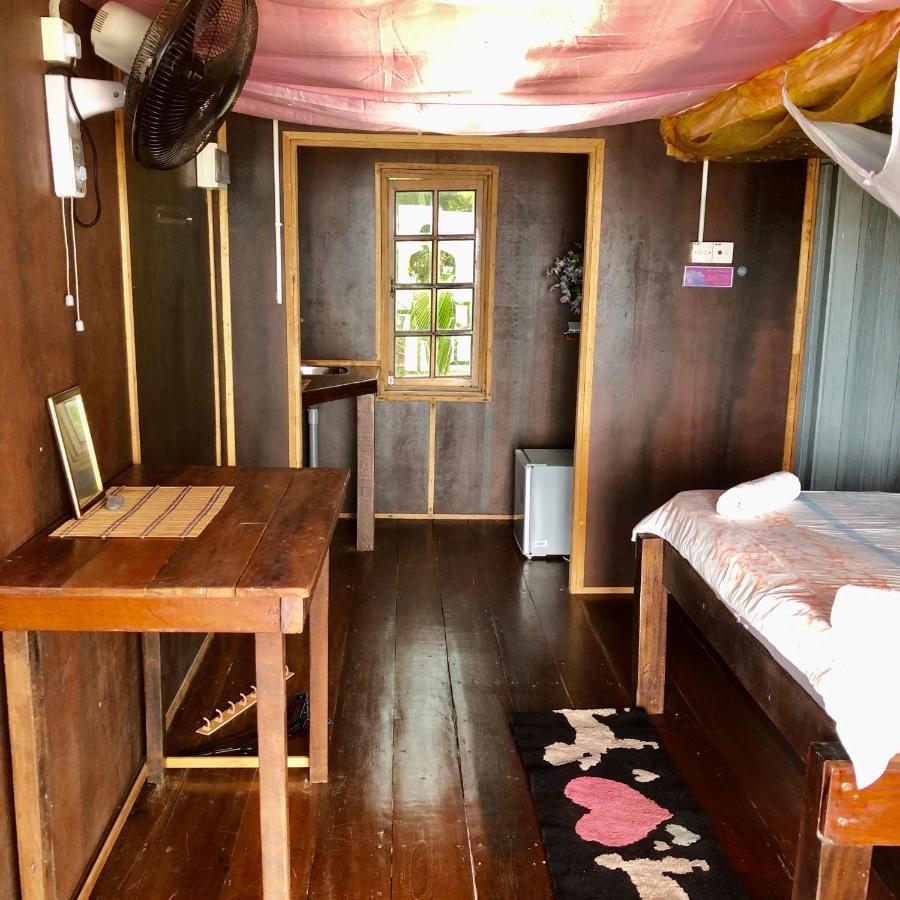Beachfront Hut Downstairs Astra - Beach Shack Chalet Kampong Juara Экстерьер фото